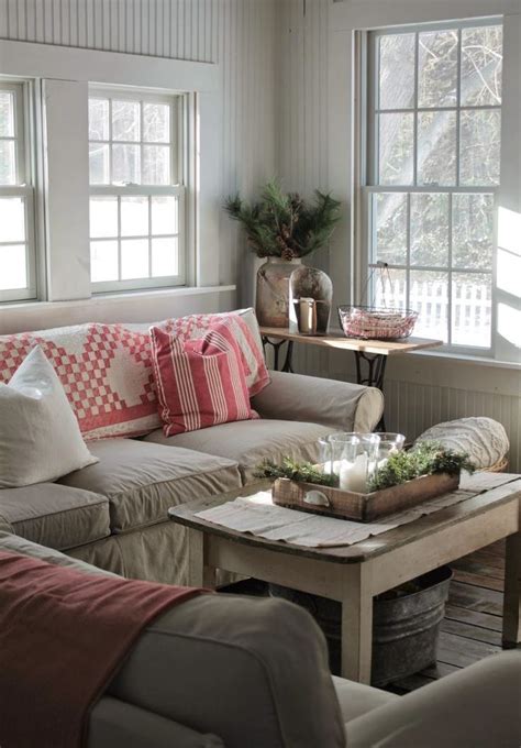 As the place where friends and family gather the most in a home, it's important for a living room to not only be inviting but well decorated. 25 Comfy Farmhouse Living Room Design Ideas - Feed Inspiration