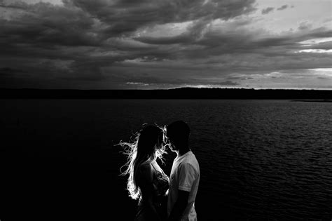 Couple Kissing Near Body Of Water Grayscale Photography Hd Wallpaper