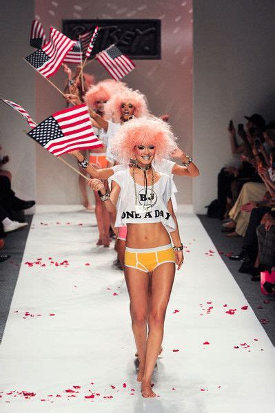 betsey johnson spring 2014 runway pictures betsey johnson fashion week spring 2014 new york