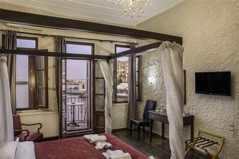 View a place in more detail by looking at its inside. Hotel Porto Antico in Chania: A Crete vacation stay to ...