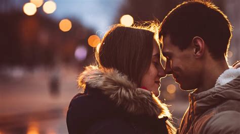صور قبلات متحركة اشكال القبلات عيون الرومانسية