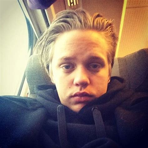 «teaching her how to pose for photos ». Valter | Valter skarsgard, Favorite celebrities, Family ...