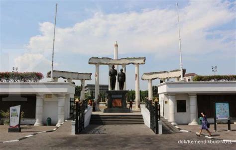 Tugu Pahlawan Monumen Bersejarah Pertempuran Di Surabaya 10 November 1945