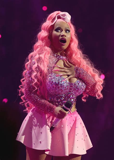 Nicki Minaj Performs In Vibrant Shades Of Pink At Mtv Vmas 2022