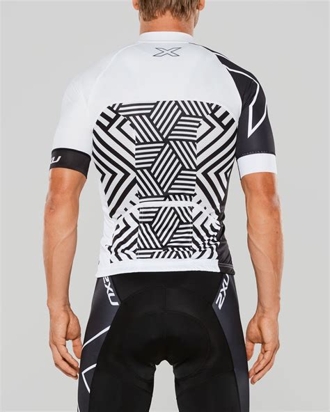 Rear view cycling jersey design by Bzak Cycling for 2XU USA | Cycling outfit, Cycling wear 