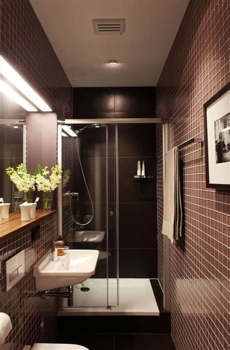It has a neat and clean look because the designer has chosen smaller elements of hardware and separated the shower area apart. 25+ Most Brilliant Long Narrow Bathroom Ideas That'll Drop ...