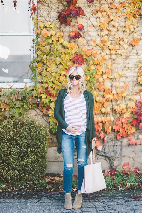 Warm Fall Maternity Outfits That Look Ultra Modern