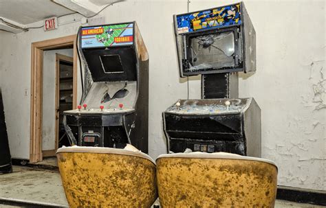 Abandoned Arcades Decaying Arcade Machines Make Arcades