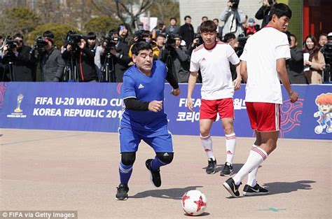 Unduh game god hand ofline. Diego Maradona recreates Hand of God goal | Daily Mail Online