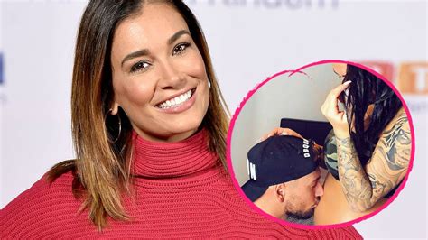 Auf love island erwachen die frühlingsgefühle und heiße flirts sorgen für schmetterlinge im bauch. 1. "Love Island"-Baby: Moderatorin Jana Ina war geschockt ...