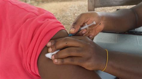 Ghana Kämpft Gegen Impfstoff Skeptiker Dw 21072022