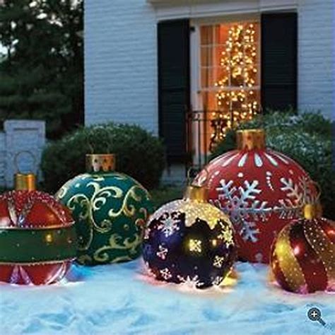 20 Large Scale Christmas Decorations Ideas