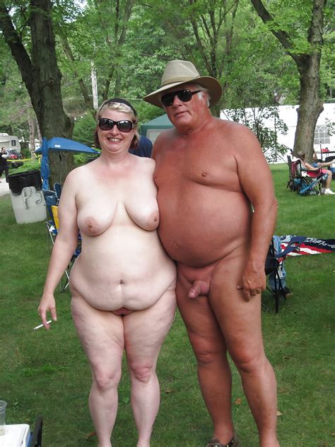 Abuela desnuda en la playa Fotos porno por categoría gratis