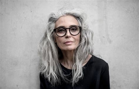 Glasses For Grey Hair 40 Styles Grey Hair And Glasses Hairstyles