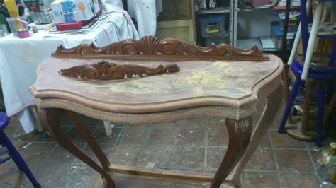 No sabes de qué color pintar unn salón con muebles wengué. Pintar muebles de madera, decorarlos y transformarlos
