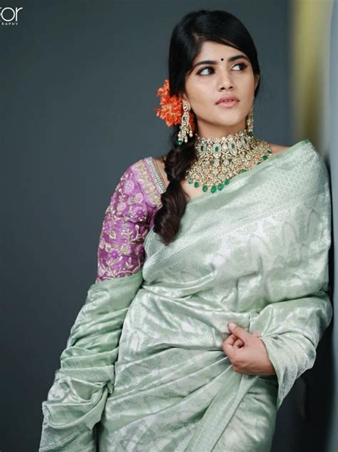 megha akash looking graceful in silver kanjeevaram saree by kaalii by vaishali agarwal