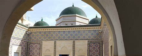 (كان رسول الله صلى وهو رواية عن الإمام أحمد عليها المذهب عند أتباعه(32). حكم دفن أكثر من شخص في قبر واحد عند المالكيّة - موقع سُحنُون