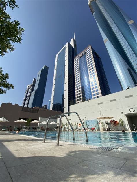 Pool Und Hotel Rose Rayhaan By Rotana Dubai Holidaycheck Dubai