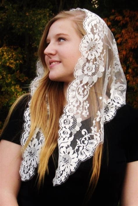 Pin By Amber Nguyen On Veil French Floral Lovely Clothes Mantillas