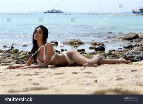 Sexy Woman Bikini On Beach Foto Stok 759220609 Shutterstock