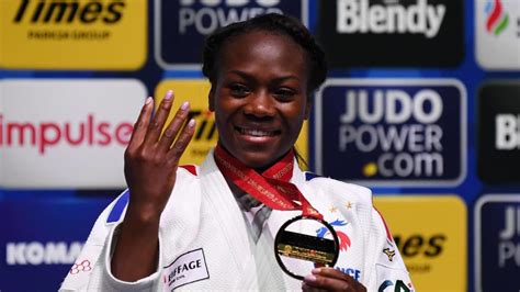 Posiada podwójne obywatelstwo i utrzymuje silne więzi z. Judo : Clarisse Agbegnenou entre dans l'histoire