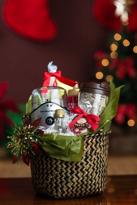 Diy Christmas T Basket Ideas How To Arrange And Present Them
