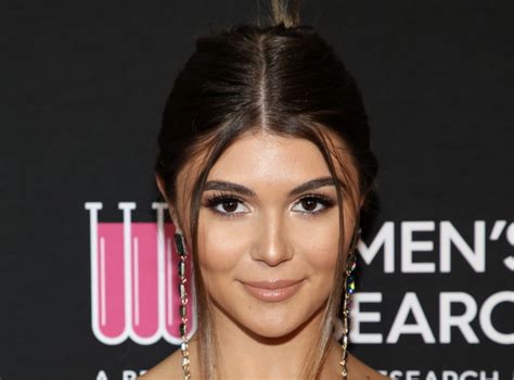 Lori Loughlins Daughter Olivia Jade Returns To Youtube After College