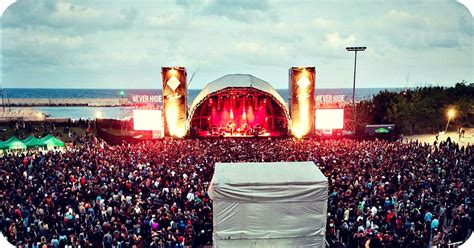 The most impressive things is that although it's huge, everything is excellent organised and on time. Kauf deine Tickets für das Primavera Sound Festival in ...