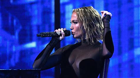 Why People Are Upset About Jennifer Lopezs Ama Performance