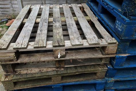 Wooden Pallets in SW17 London for free for sale | Shpock