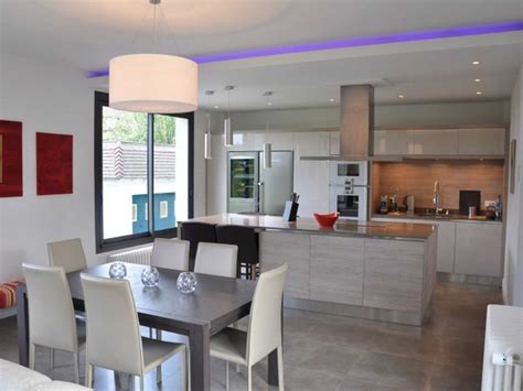 Idee deco salon avec cuisine americaine - tendancesdesign.fr