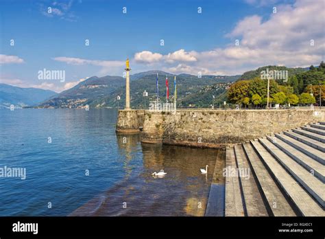 Luino Am Lago Maggiore In Norditalien Stockfotografie Alamy