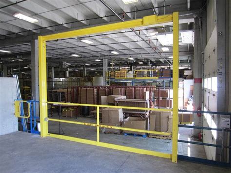 Industrial Vertical Mezzanine Safety Gate Edge Fall Protection