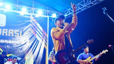 Berikut lirik lagu dalan liyane didi kempot dan terjemahannya: Download Lagu MP3 Dalan Liyane dari Hendra Kumbara ...
