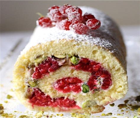 BÛCHE LÉGÈRE FRAMBOISES-PISTACHES AU MASCARPONE la recette facile