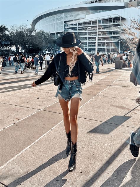 Rodeo Western Outfit Inspiration — Avery Carrier Fashion And Lifestyle Blogger