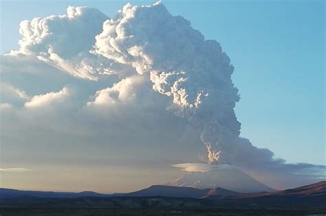 Ubinas Volcano Peru Explodes To 40000 Feet 122 Km Electroverse