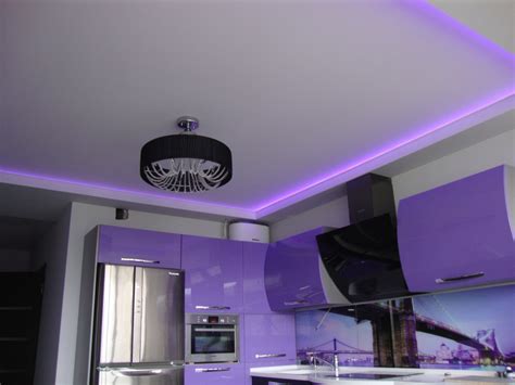 Натяжной потолок для кухни — 2 уровня | ПВХ | глянцевый | со светодиодной лентой | 18 м2