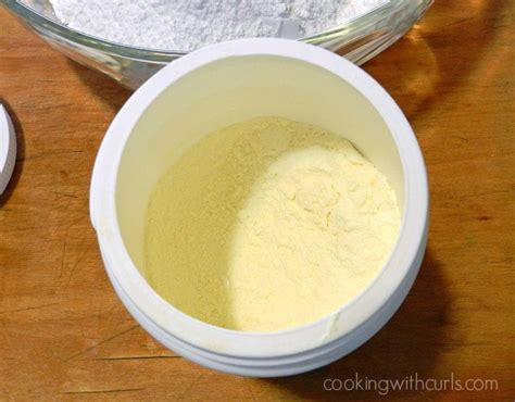 Since it is made from powdered sugar, you want to make sure you sift it to avoid getting clumps. Royal Icing #1 - Cooking With Curls