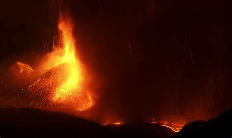 Tamu Massif Volcano The Size Of British Isles Is Biggest In The World