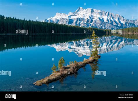 Two Jack Lake Banff National Park Alberta Canada Stock Photo Alamy