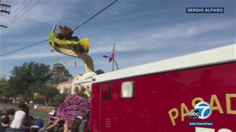 Video Rose Parade Float Nearly Snaps Line Abc7 Los Angeles