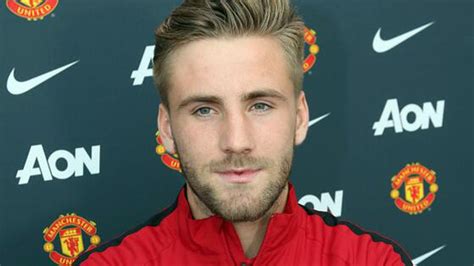 Premier League: Manchester United buy Luke Shaw from Southampton for £ 