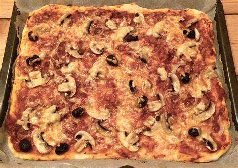 Hier ein Rezept für eine Pizza mit Siegfried- Teig Der Teig geht schön