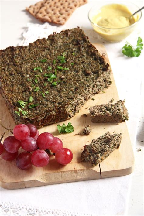 They contain spices, currants and sometimes grated lemon rind. Easter Chicken Drob