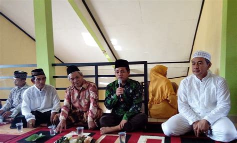 Emir turut menggunakan kuasa veto sebagai tuan rumah yang ada padanya untuk memaksa areen menjadi teman wanitanya. KATA SAMBUTAN TUAN RUMAH SYUKURAN - Kata sambutan