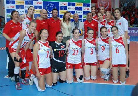 Türkiye romanya voleybol maçı için nefesler tutuldu. Kadınlar Voleybol Avrupa Ligi- Türkiye - Romanya: 3-1 - Haber