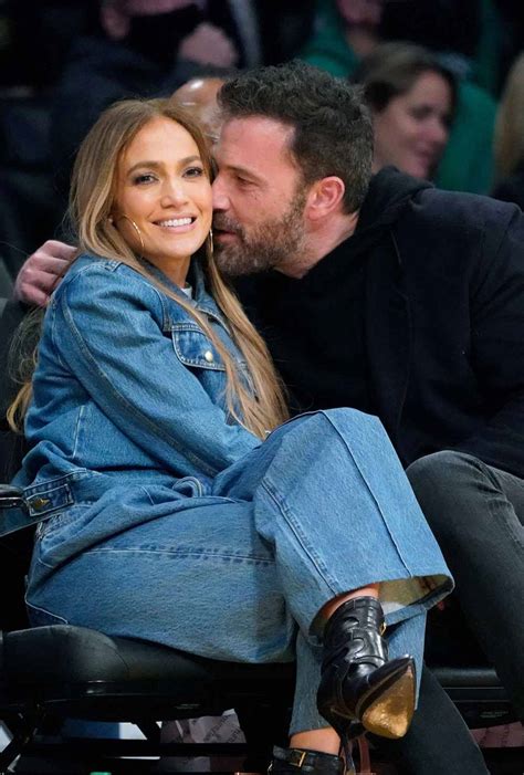 Jennifer Lopez Ben Affleck Pack On The Pda At Lakers Game Us Weekly