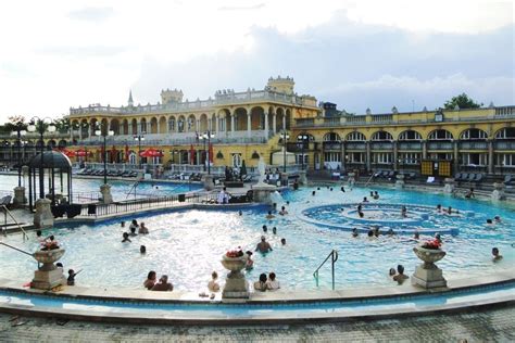 Tripadvisor has 1,399,670 reviews of budapest hotels, attractions, and restaurants making it your best budapest resource. Termas em Budapeste: spa de água quentinha dentro da ...