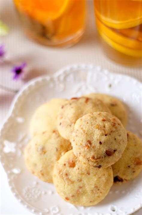 Diabetic cookie recipe oatmeal raisin cookies recipes 9. No-Sugar Shortbread Cookies with Nuts | omnivorescookbook.com | Sugar free cookies, Diabetic ...